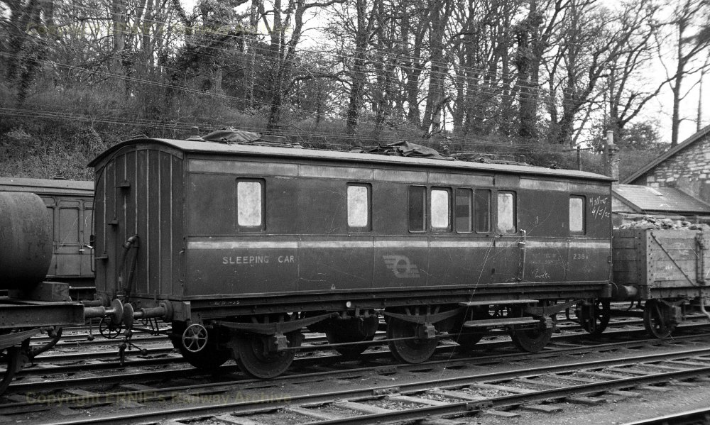 1955-04-12 Mallow , Sleeping Car 238A date chalked on coach 4May55 HC img381.jpg