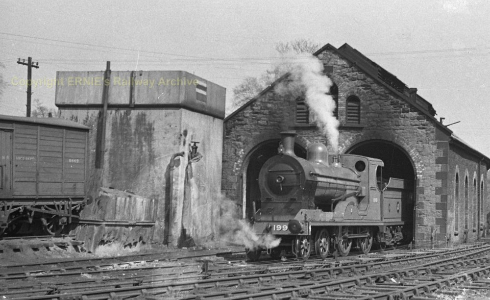 1953-04-22 GNRI Enniskillen shed 199 img282.jpg