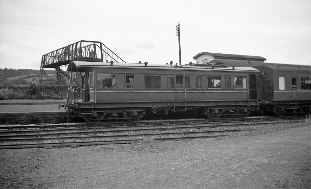 1960-07-09 Macmine Junction Saloon 352 HC Casserley img513.jpg