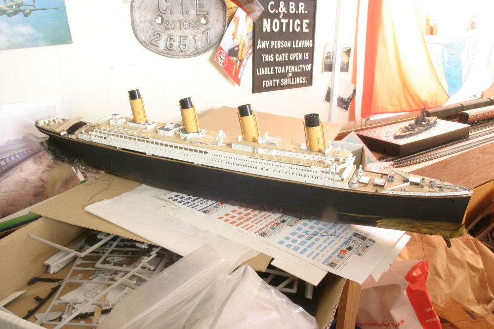 Academy 1/400 Titanic. - Aviation & Maritime Modelling - Irish Railway ...