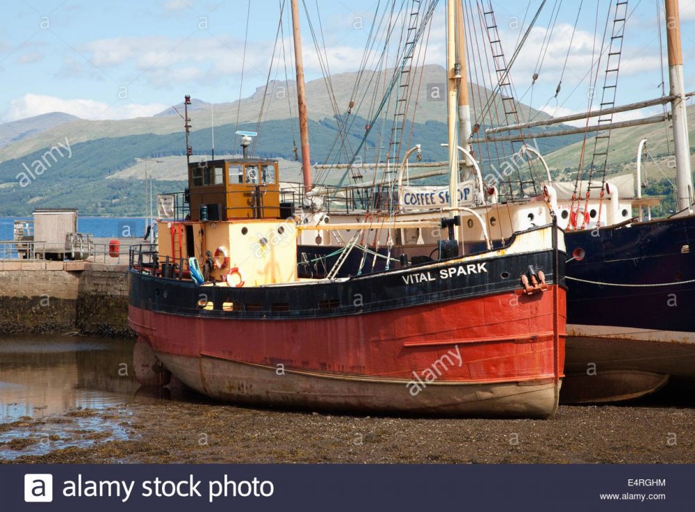 the-vital-spark-clyde-puffer-named-after-the-boat-that-featured-in-e4rghm.jpg