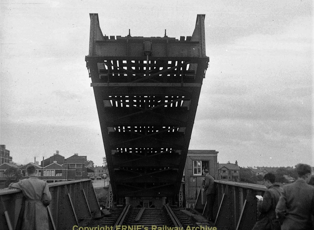 NCC 1952-06-28 Coleraine Lift Bridge  040.jpg