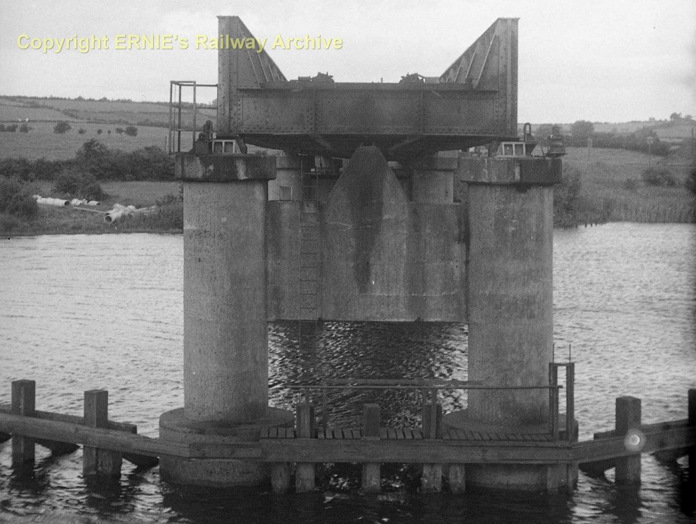 NCC 1952-06-28 Coleraine Lift Bridge 002.jpg