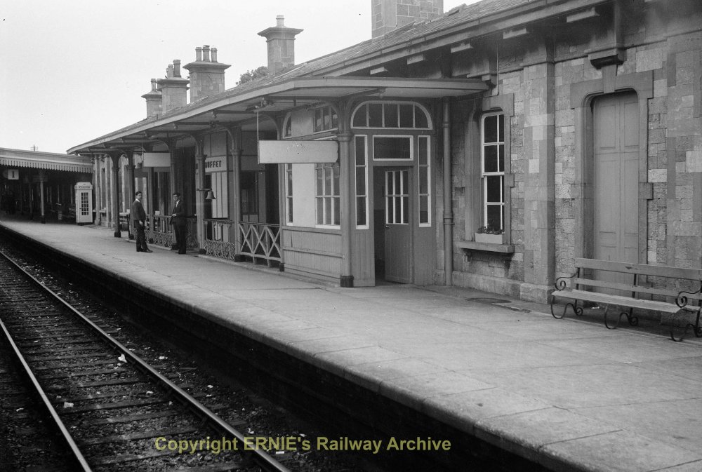 MGW 1967 Athlone station up side.jpg