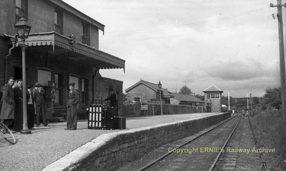 SLNCR 1950-05-18 Dromahair facing Enniskillen HCC73020.jpg
