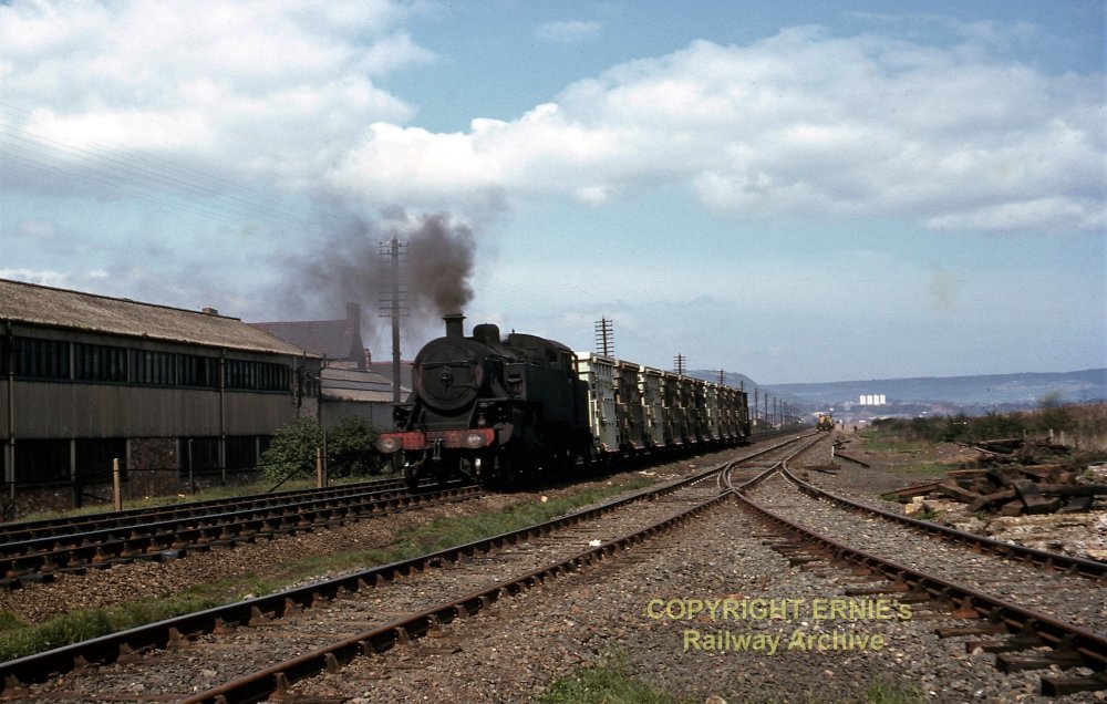 421783871_NIR1967-04-27BelfastSkegoneillWT51with10spoilwagonsBrakeVan.thumb.jpg.64e35d77408ec724c2cb5ab50f28d219.jpg