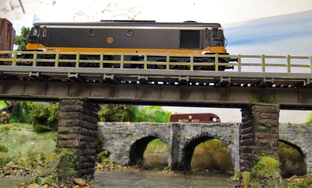 2021-11-07 Drowes River Bridge 03r heads a fertiliser for BallyshannonTown..JPG