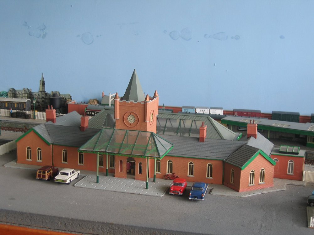 Newcastle stn bldgs #1.JPG