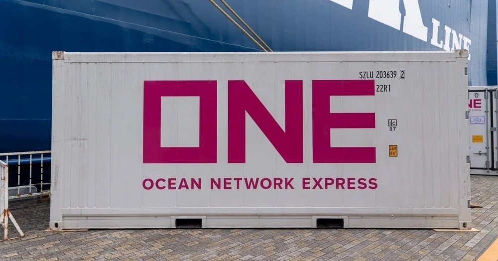 ONE 20 ft reefer...jpg