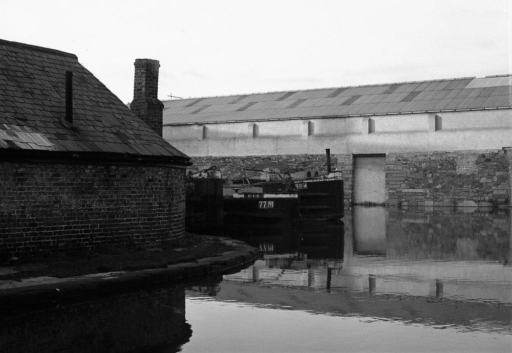 1966-10-28 Dublin Canal (2).jpg
