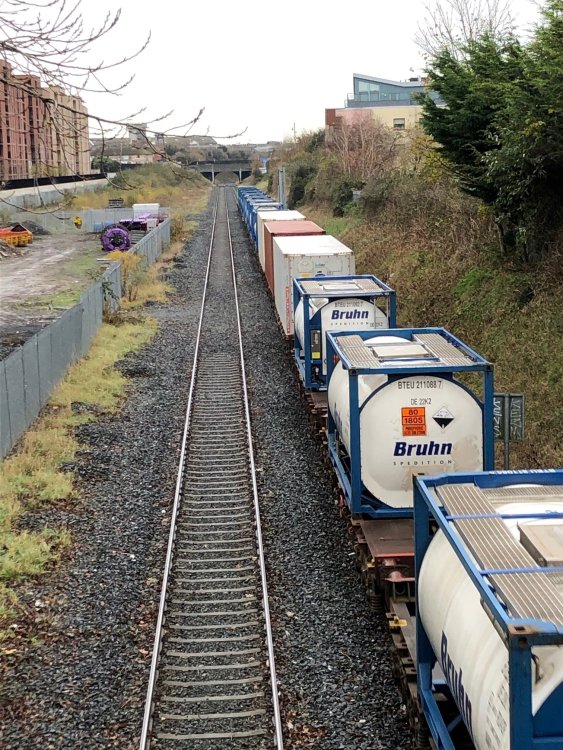 IWT3499 consist middle.jpg