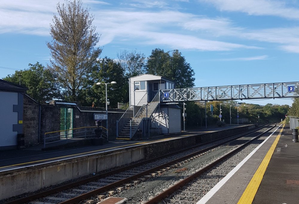 WicklowSignalBoxFootbridge-2.thumb.jpg.f95b92b53317b89f87d3e39564943b72.jpg