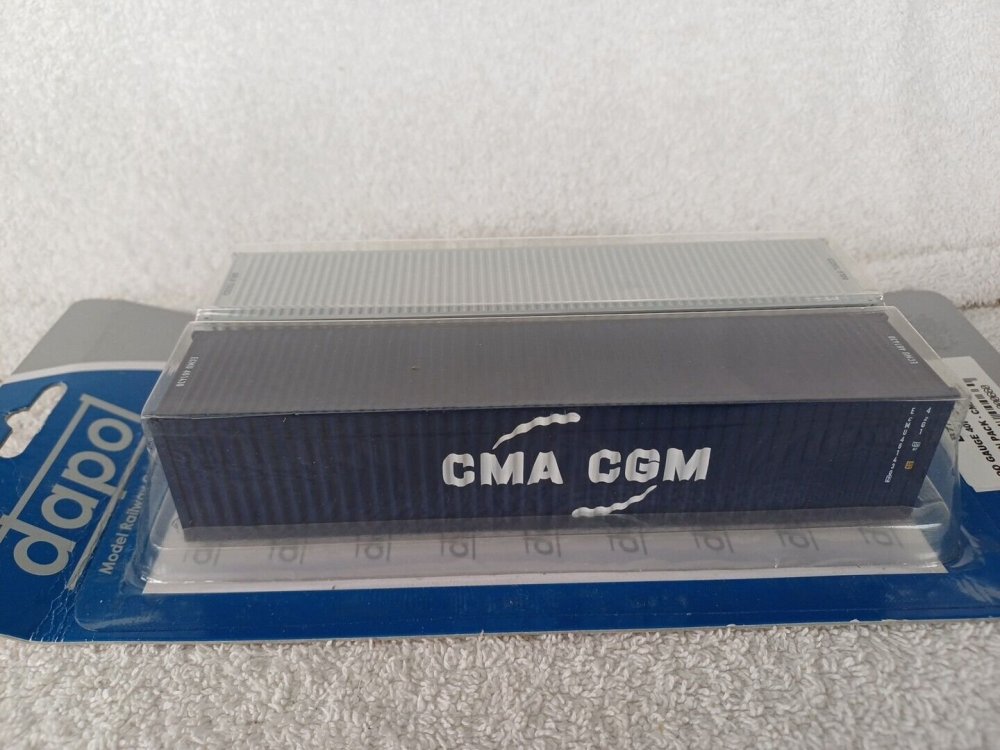 Dapol OOCL 40 03.jpg