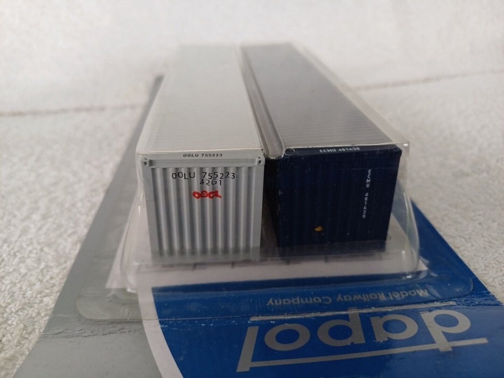 Dapol OOCL 40 06.jpg