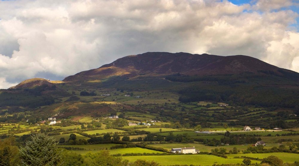 mountain-ways-ireland-slieve-gullion-header-1800x1000.thumb.jpg.2b8241c157a34693e611a38036ca1c3c.jpg